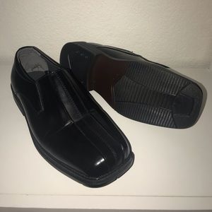 ‼️Boys black dress shoes‼️